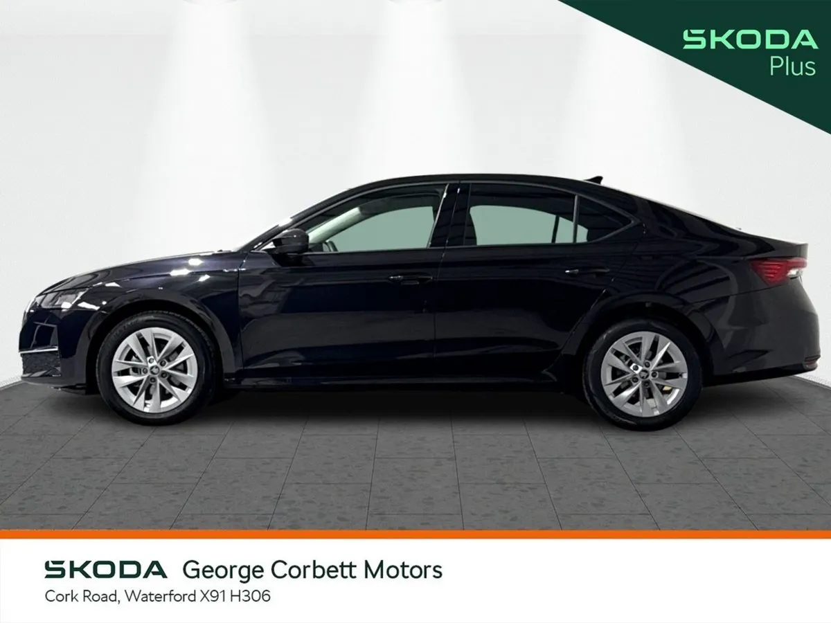 Skoda Octavia Saloon, Petrol, 2026, Black