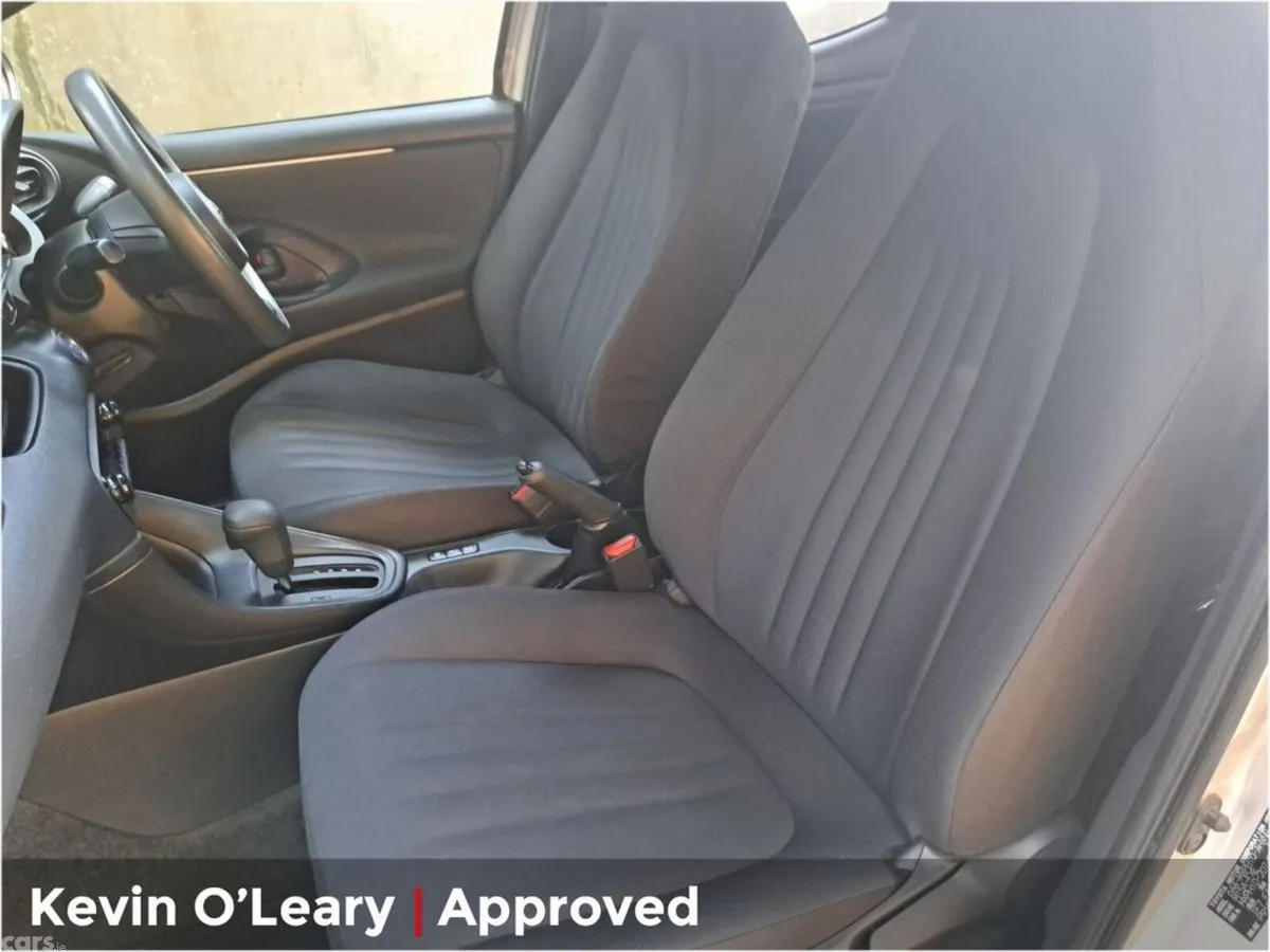 Toyota Yaris Hatchback, Petrol Hybrid, 2021, Silver