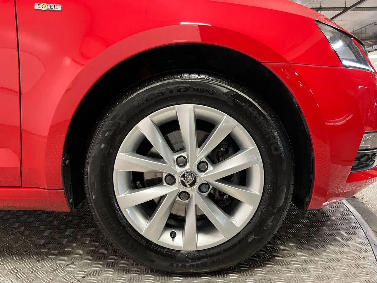 Skoda Octavia Estate, Petrol, 2020, Red