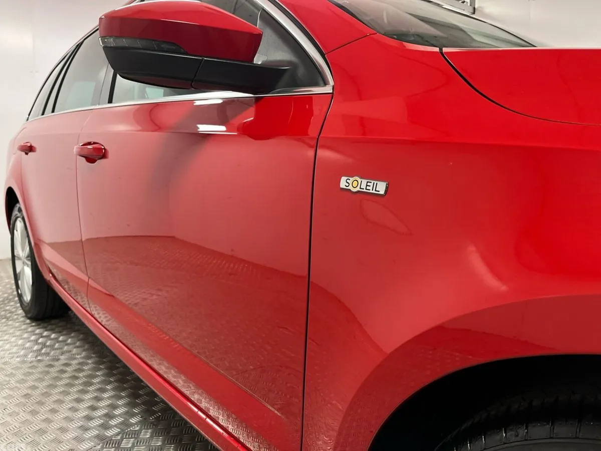 Skoda Octavia Estate, Petrol, 2020, Red