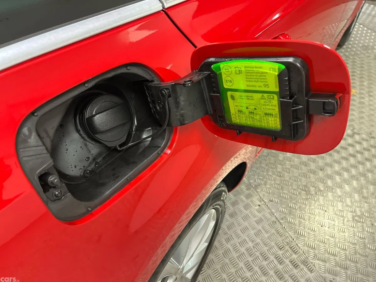 Skoda Octavia Estate, Petrol, 2020, Red