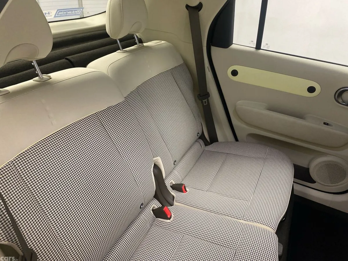 Hyundai INSTER MPV, Electric, 2026, Yellow