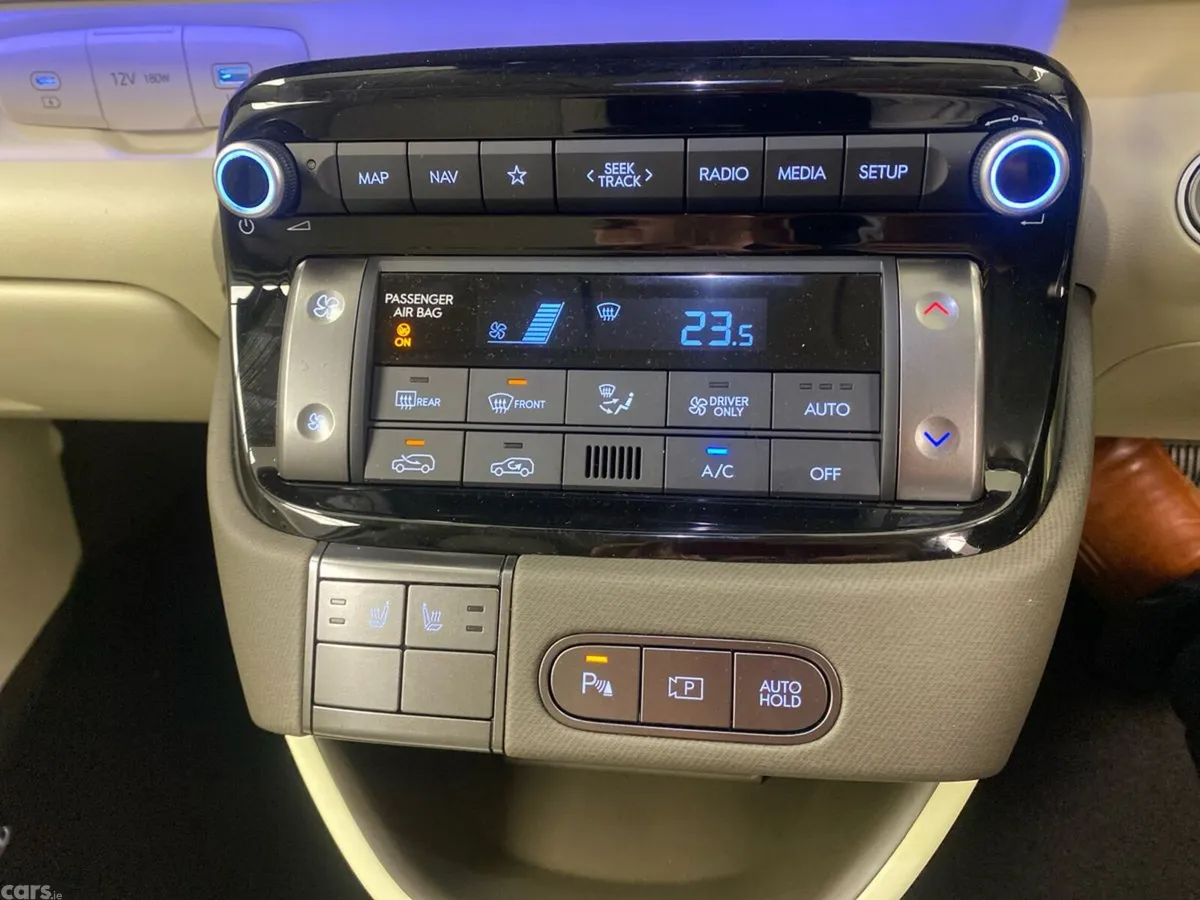 Hyundai INSTER MPV, Electric, 2026, Yellow