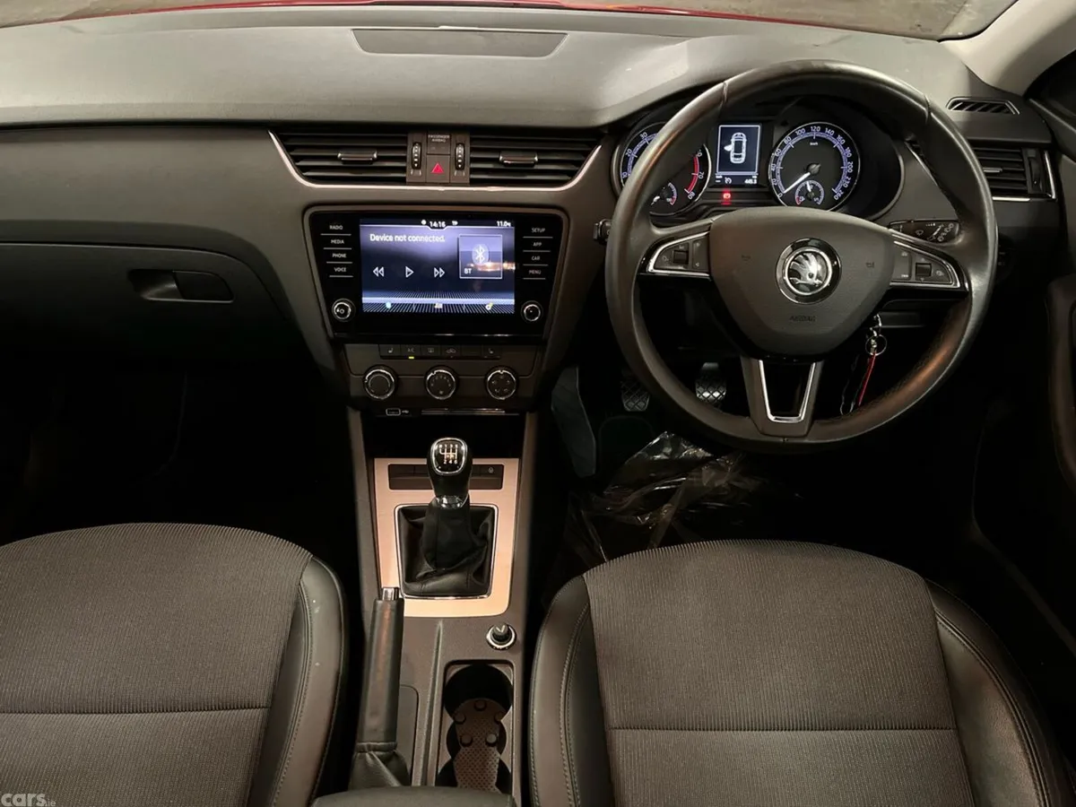 Skoda Octavia Estate, Petrol, 2020, Red
