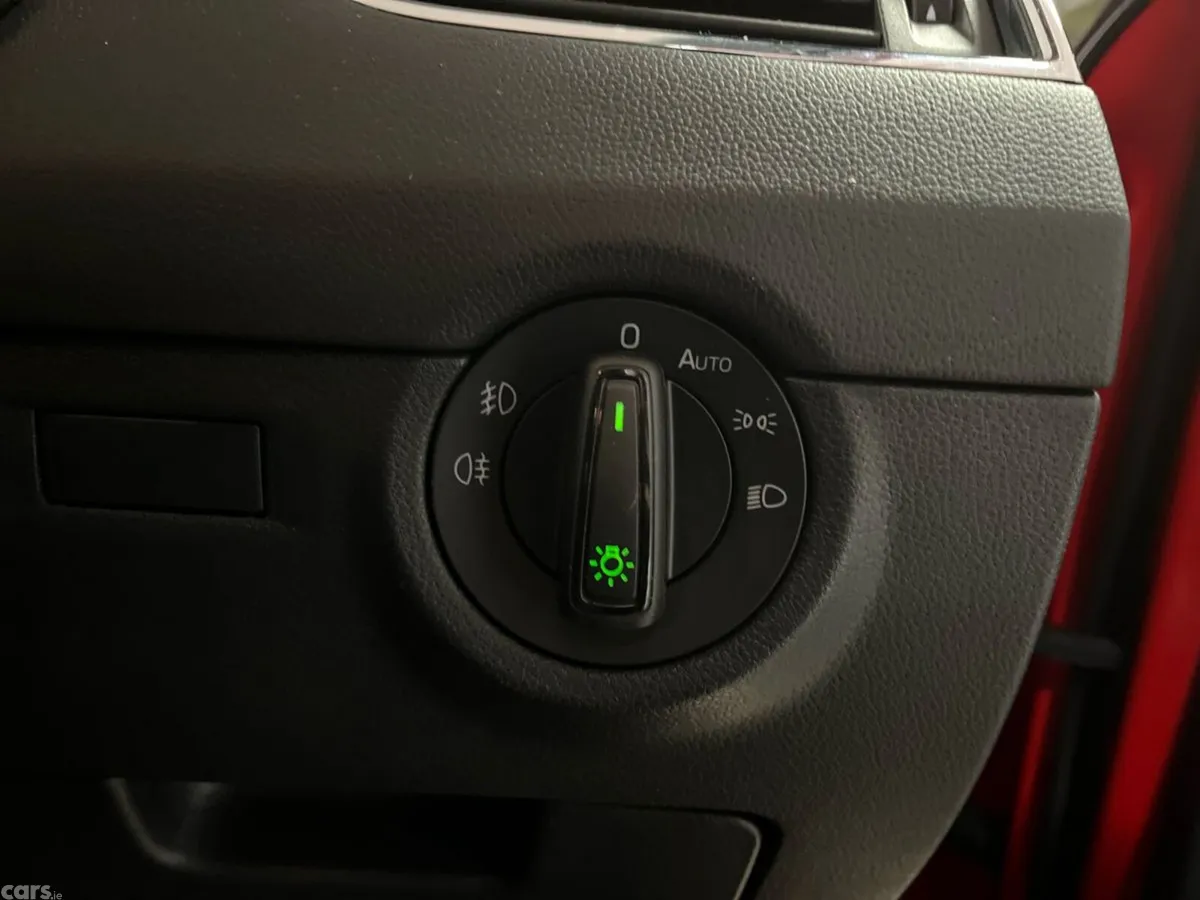 Skoda Octavia Estate, Petrol, 2020, Red