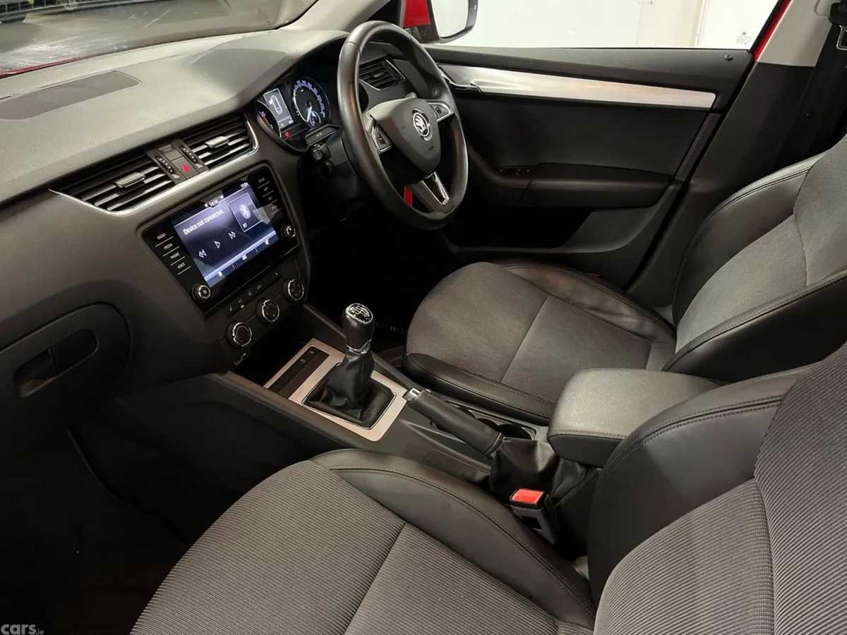 Skoda Octavia Estate, Petrol, 2020, Red