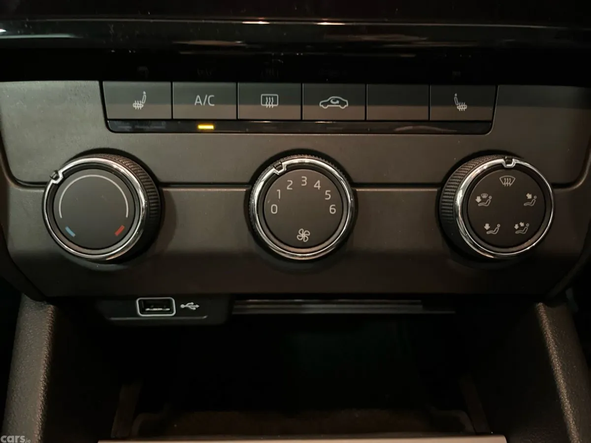 Skoda Octavia Estate, Petrol, 2020, Red
