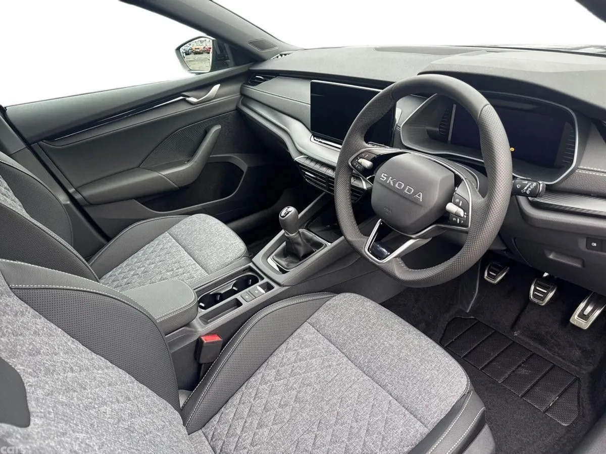 Skoda Octavia Hatchback, Diesel, 2027, Grey