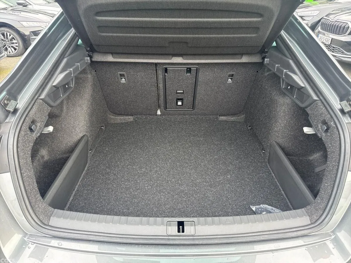 Skoda Octavia Hatchback, Diesel, 2027, Grey
