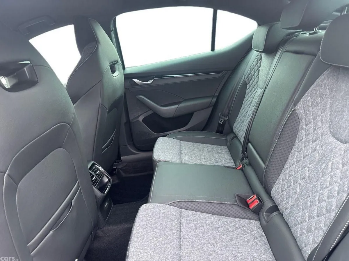 Skoda Octavia Hatchback, Diesel, 2027, Grey