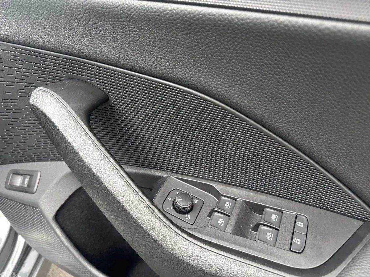 Skoda Octavia Hatchback, Diesel, 2027, Grey