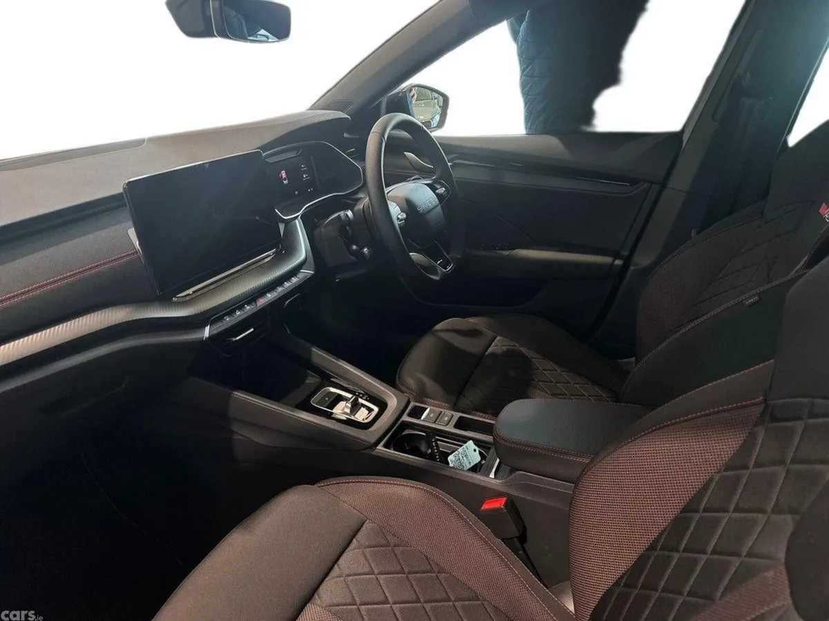 Skoda Octavia Hatchback, Petrol, 2027, Grey