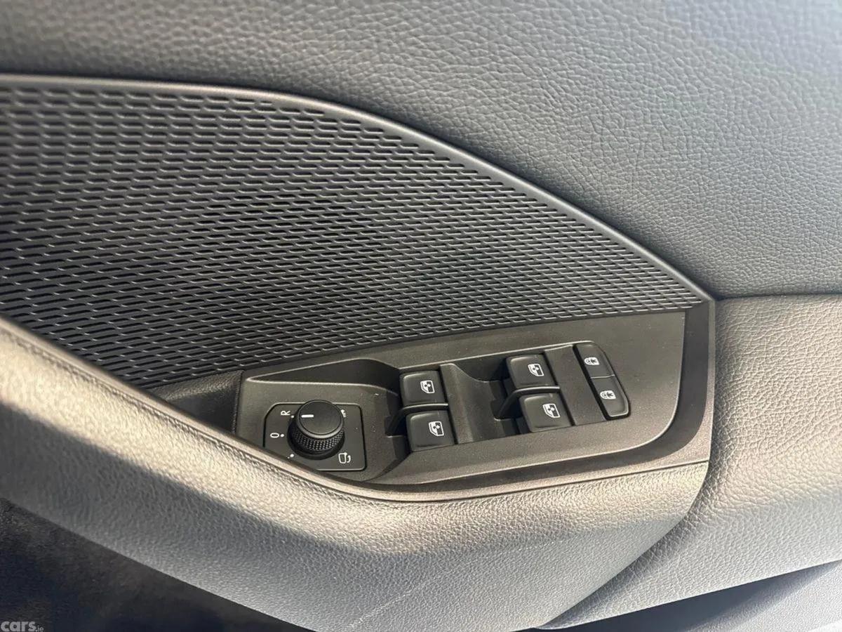 Skoda Octavia Hatchback, Petrol, 2027, Grey