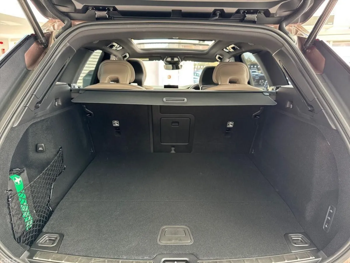 Volvo XC60 SUV, Petrol Plug-in Hybrid, 2027, Black