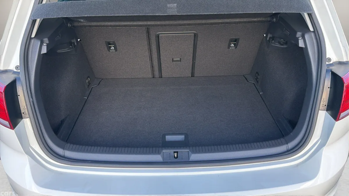 Volkswagen Golf Hatchback, Petrol, 2016, White