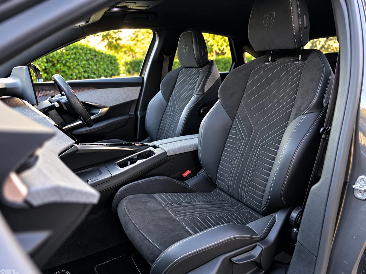Peugeot 3008 SUV, Electric, 2024, Grey