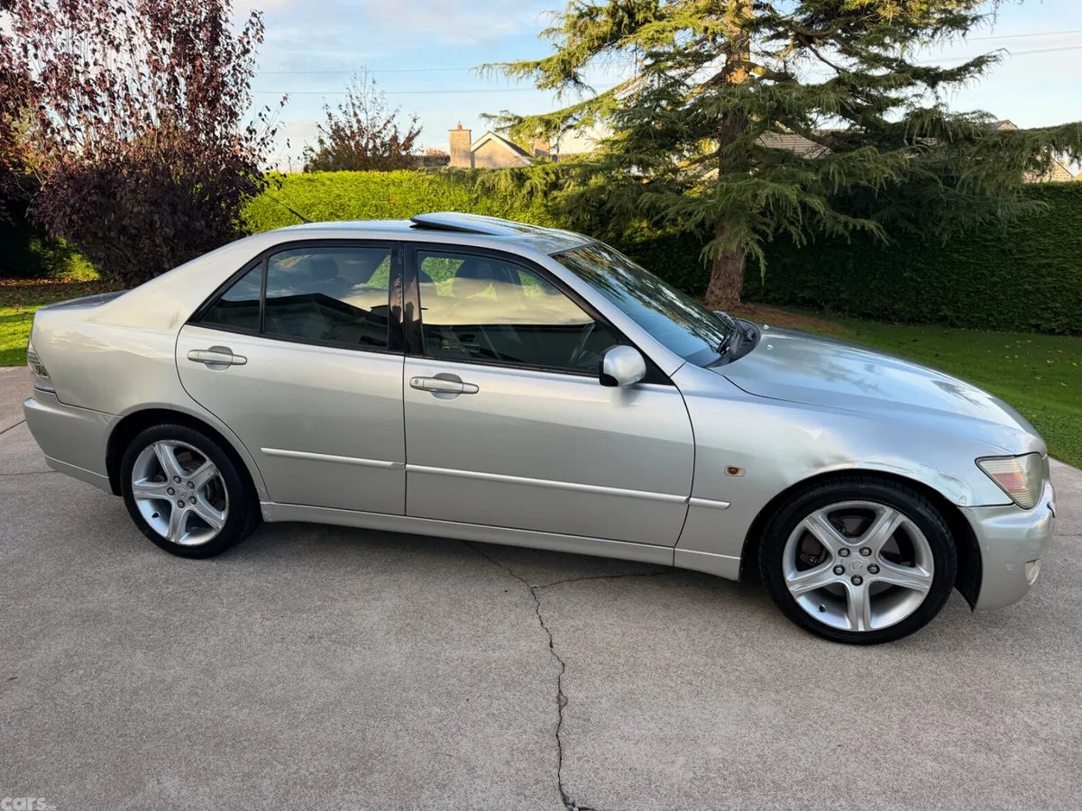 Lexus IS Saloon, Petrol, 2002, Silver