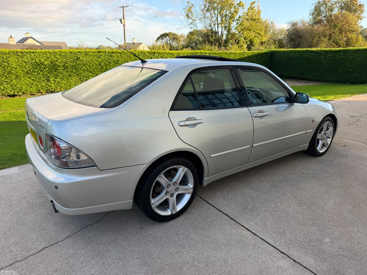 Lexus IS Saloon, Petrol, 2002, Silver