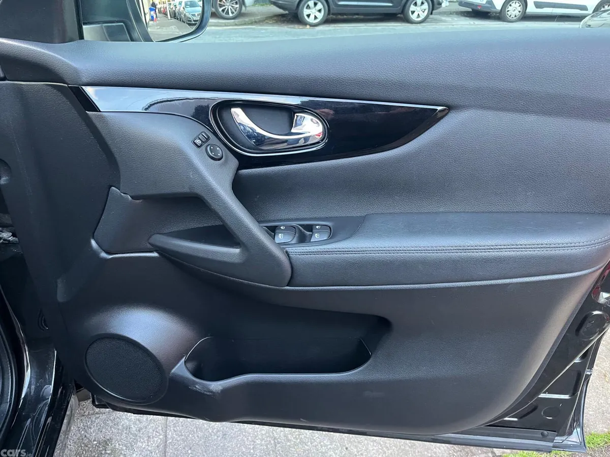 Nissan Qashqai MPV, Petrol, 2020, Black