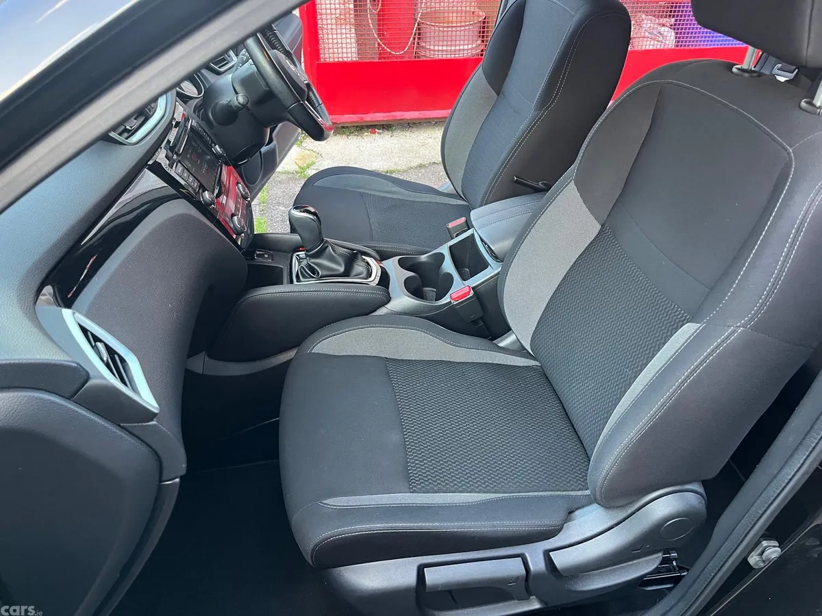 Nissan Qashqai MPV, Petrol, 2020, Black