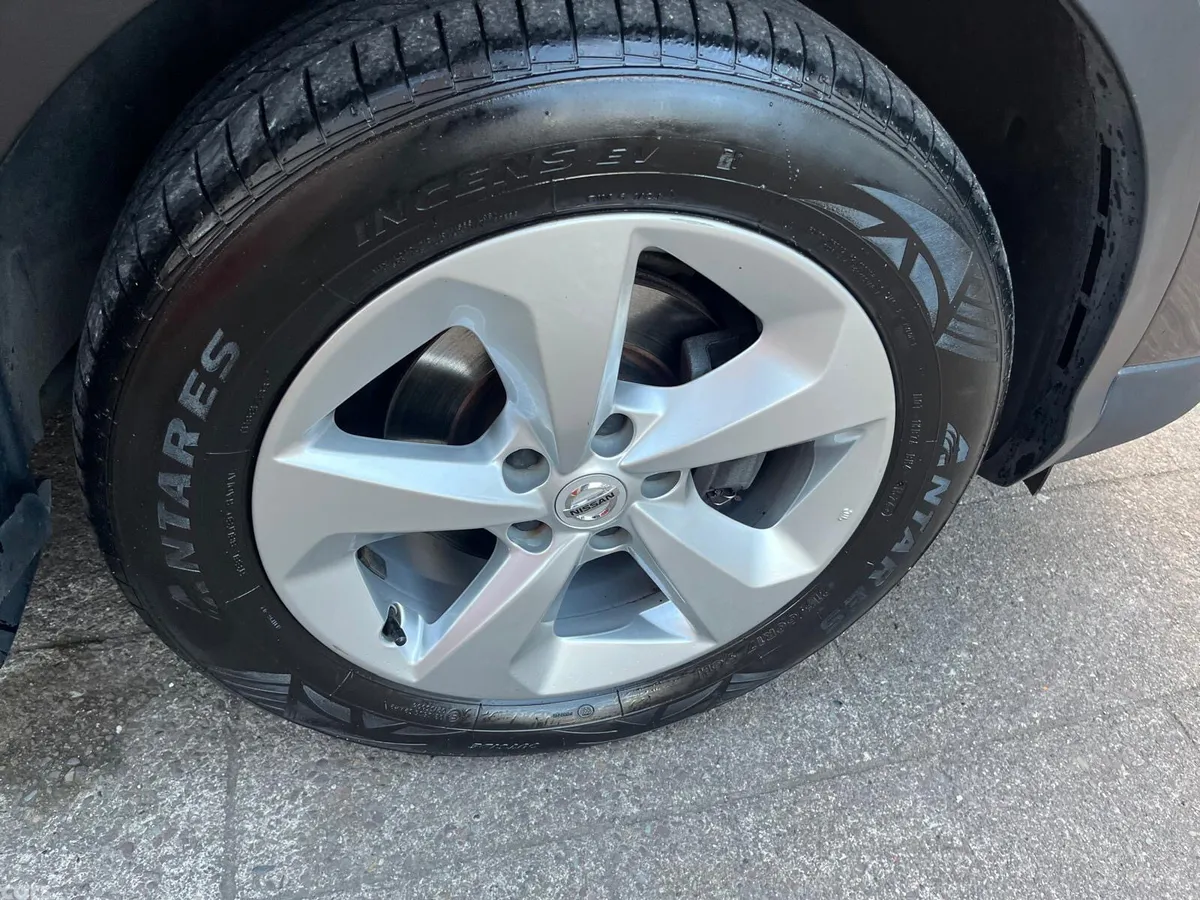 Nissan Qashqai MPV, Petrol, 2020, Black