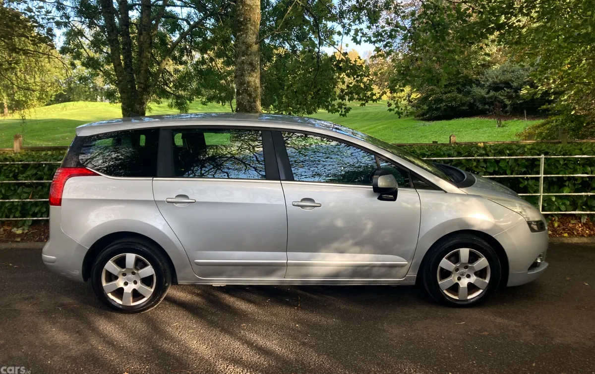 Peugeot 5008 MPV, Diesel, 2012, Grey