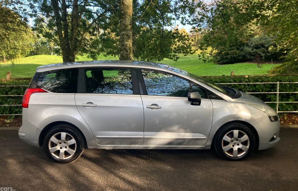 Peugeot 5008 MPV, Diesel, 2012, Grey