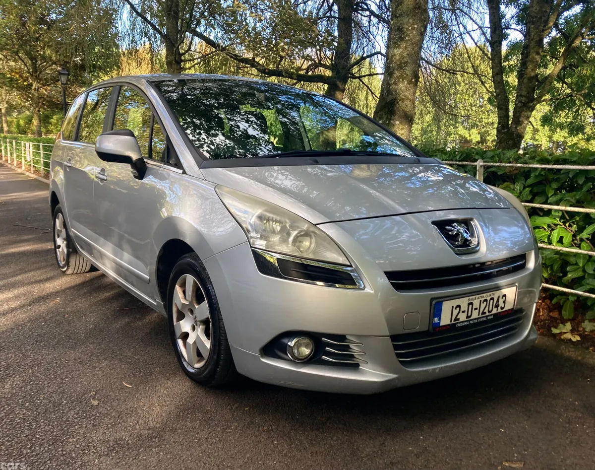 Peugeot 5008 MPV, Diesel, 2012, Grey