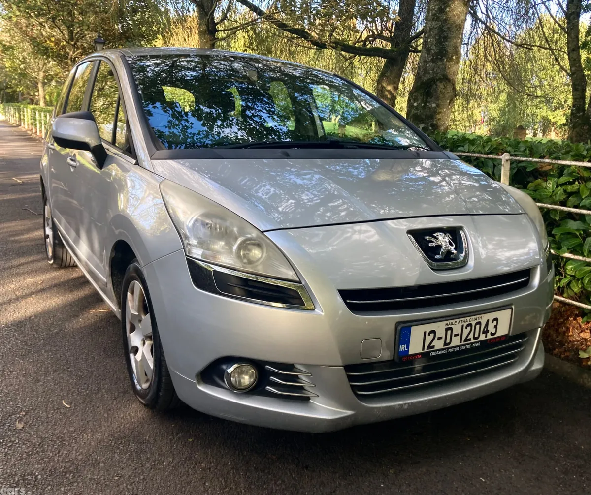 Peugeot 5008 MPV, Diesel, 2012, Grey
