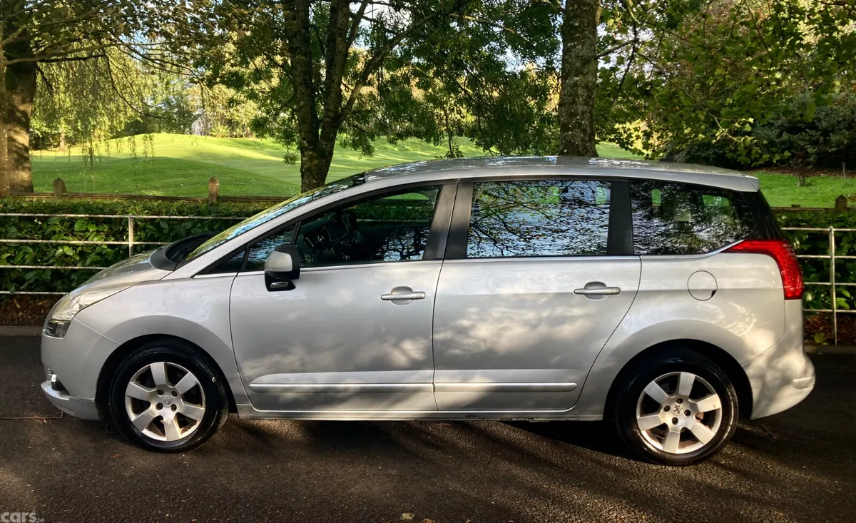 Peugeot 5008 MPV, Diesel, 2012, Grey