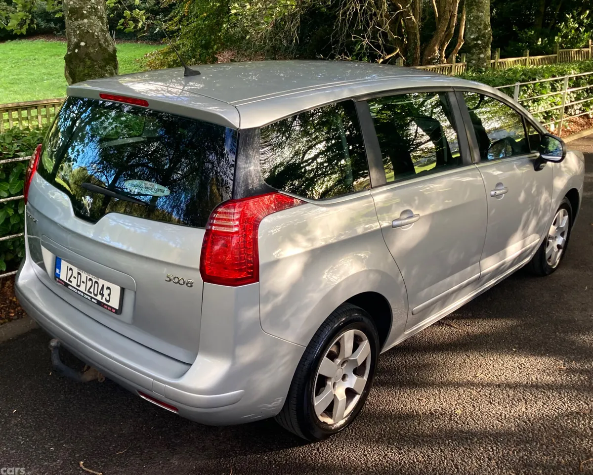 Peugeot 5008 MPV, Diesel, 2012, Grey