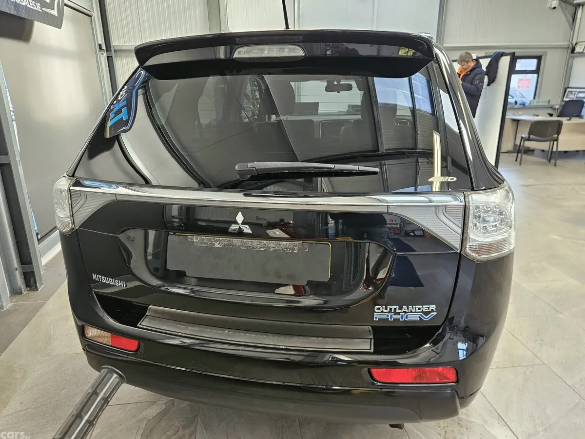 Mitsubishi Outlander SUV, Petrol Hybrid, 2015, Black
