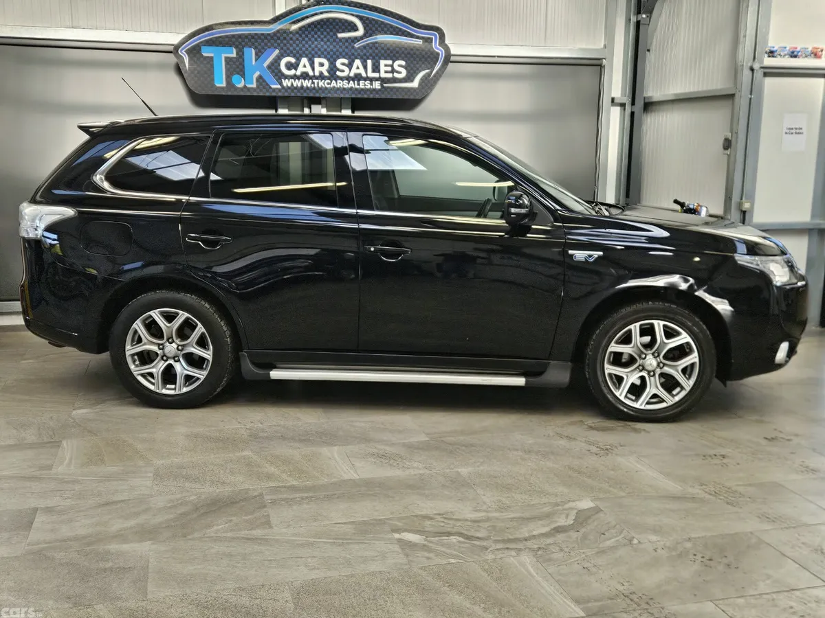 Mitsubishi Outlander SUV, Petrol Hybrid, 2015, Black