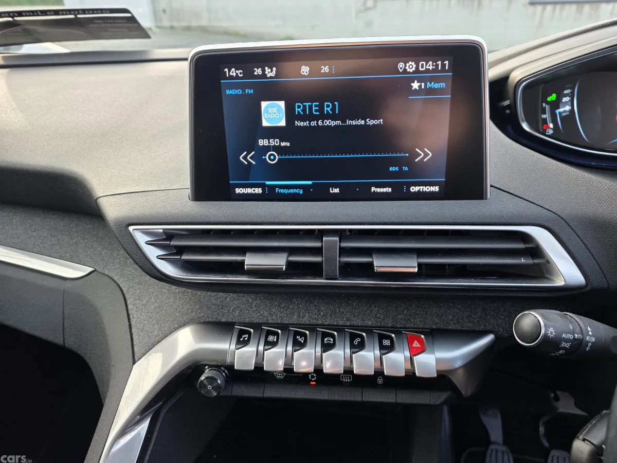 Peugeot 5008 MPV, Petrol, 2019, Black