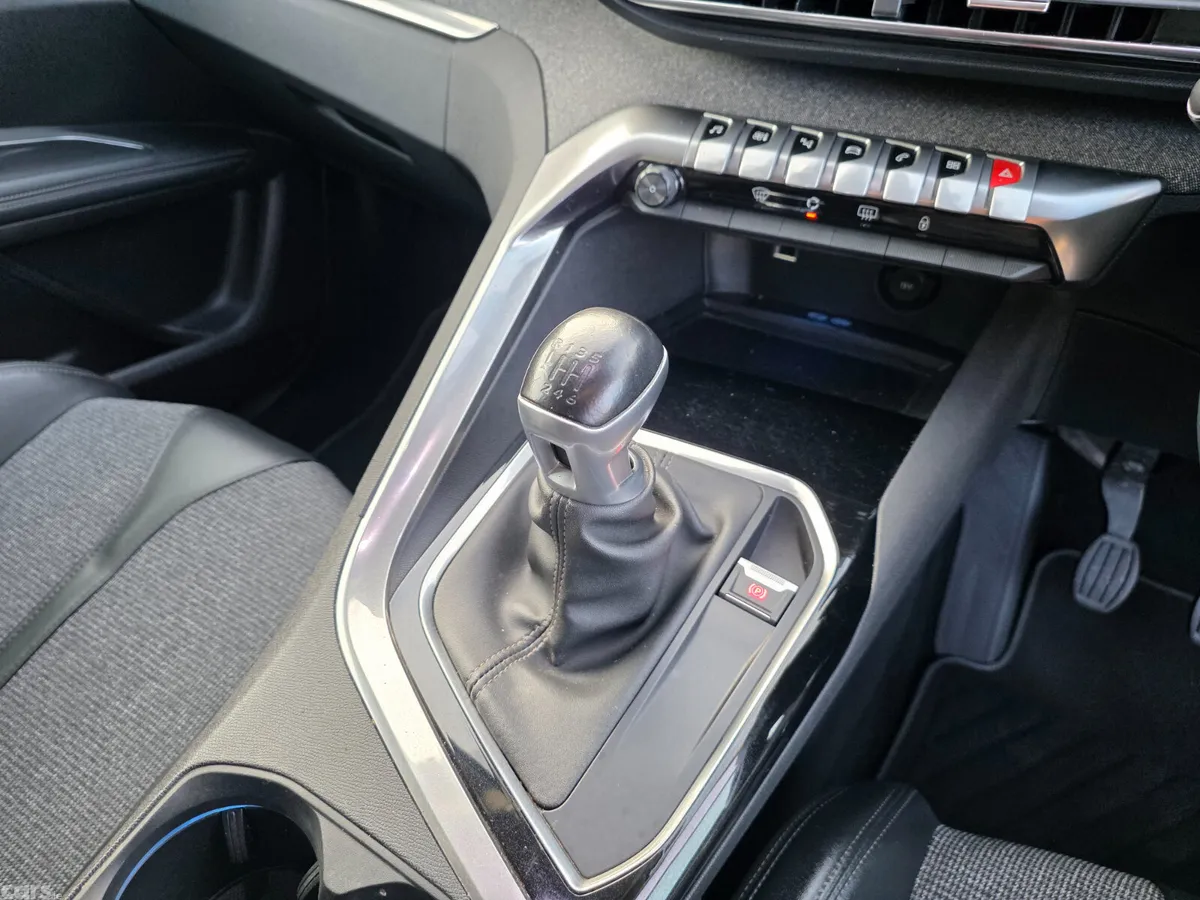 Peugeot 5008 MPV, Petrol, 2019, Black
