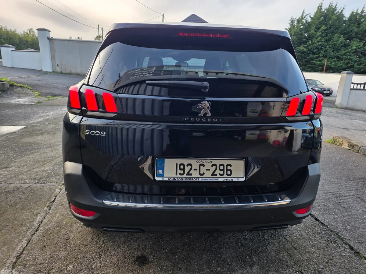 Peugeot 5008 MPV, Petrol, 2019, Black