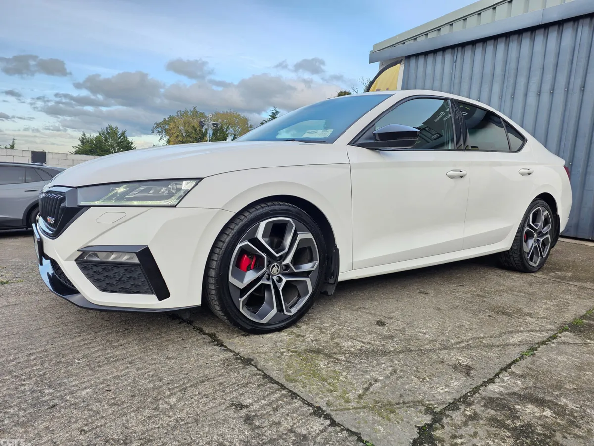 Skoda Octavia Saloon, Diesel, 2023, White
