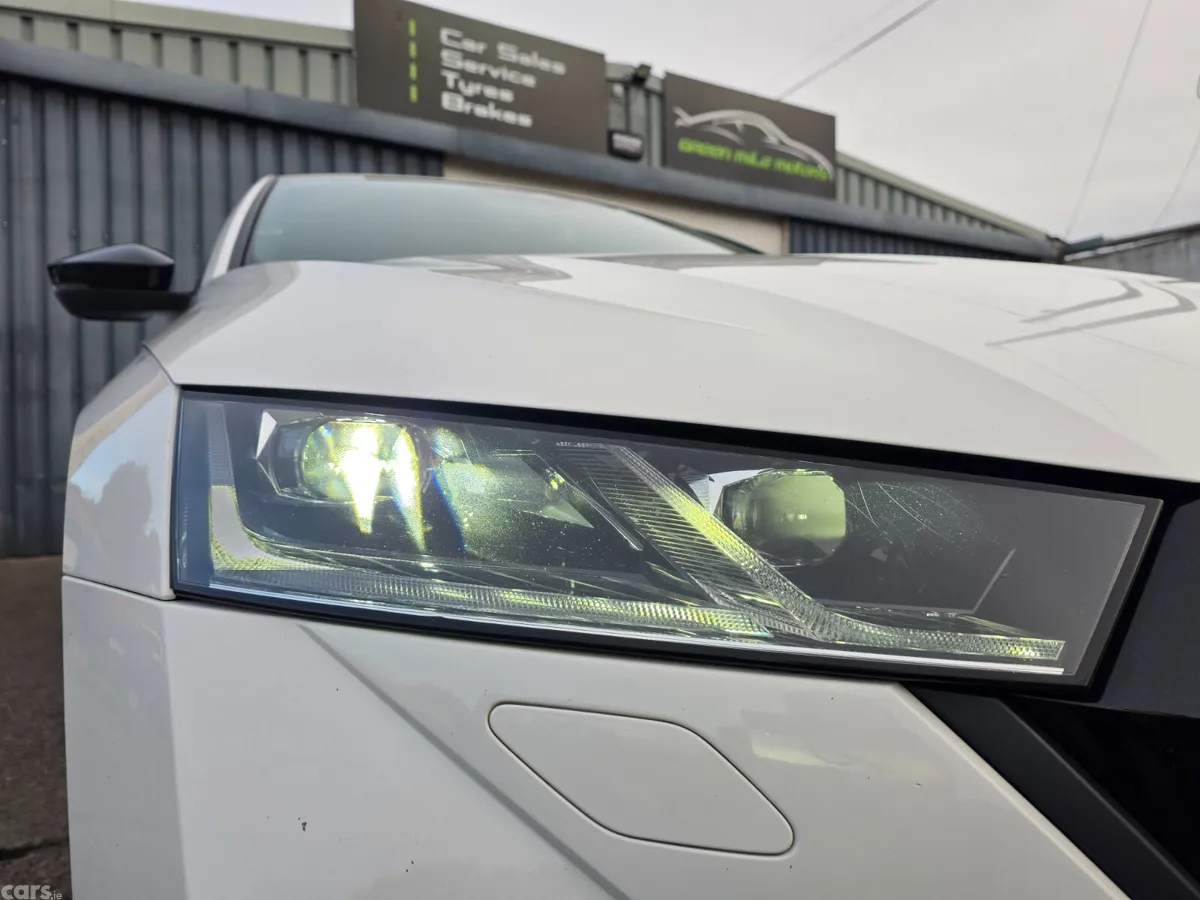 Skoda Octavia Saloon, Diesel, 2023, White