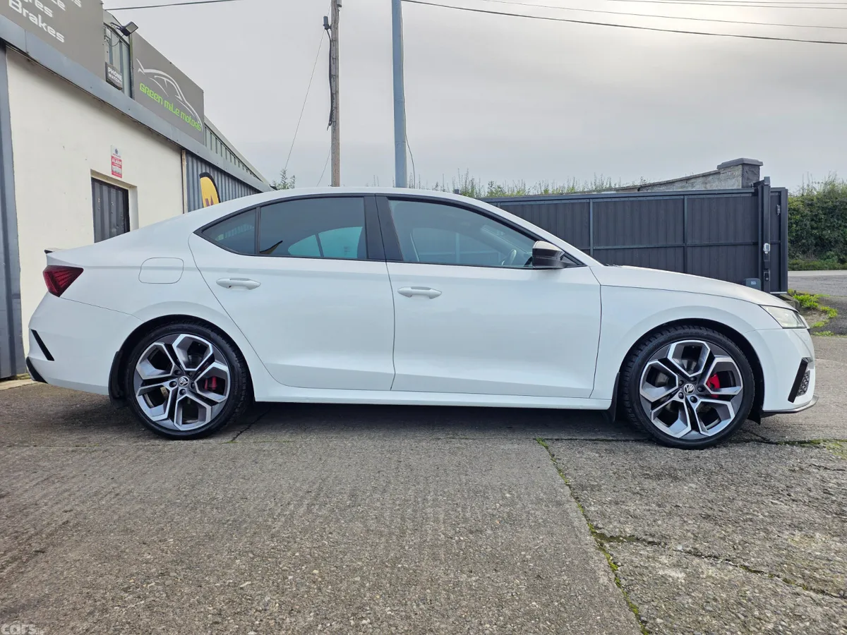 Skoda Octavia Saloon, Diesel, 2023, White