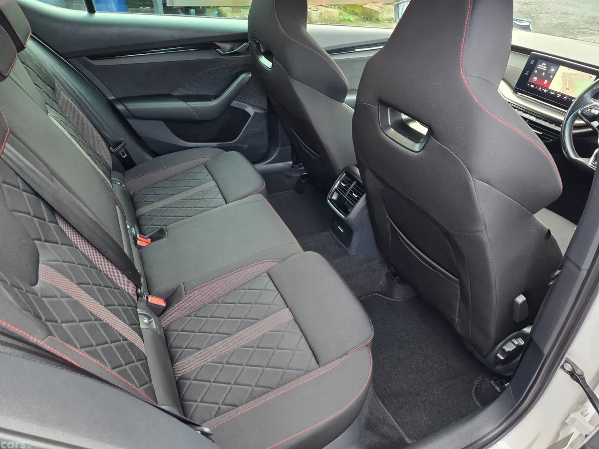Skoda Octavia Saloon, Diesel, 2023, White