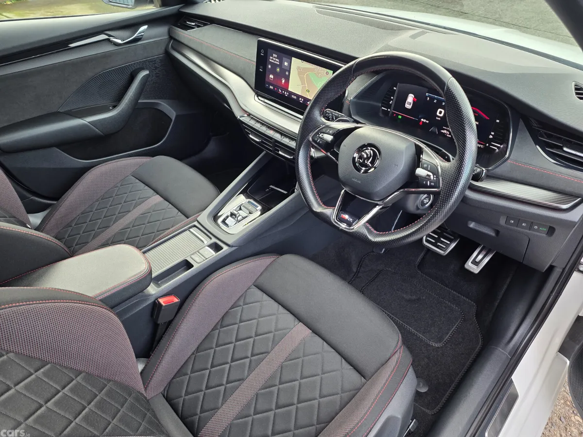 Skoda Octavia Saloon, Diesel, 2023, White