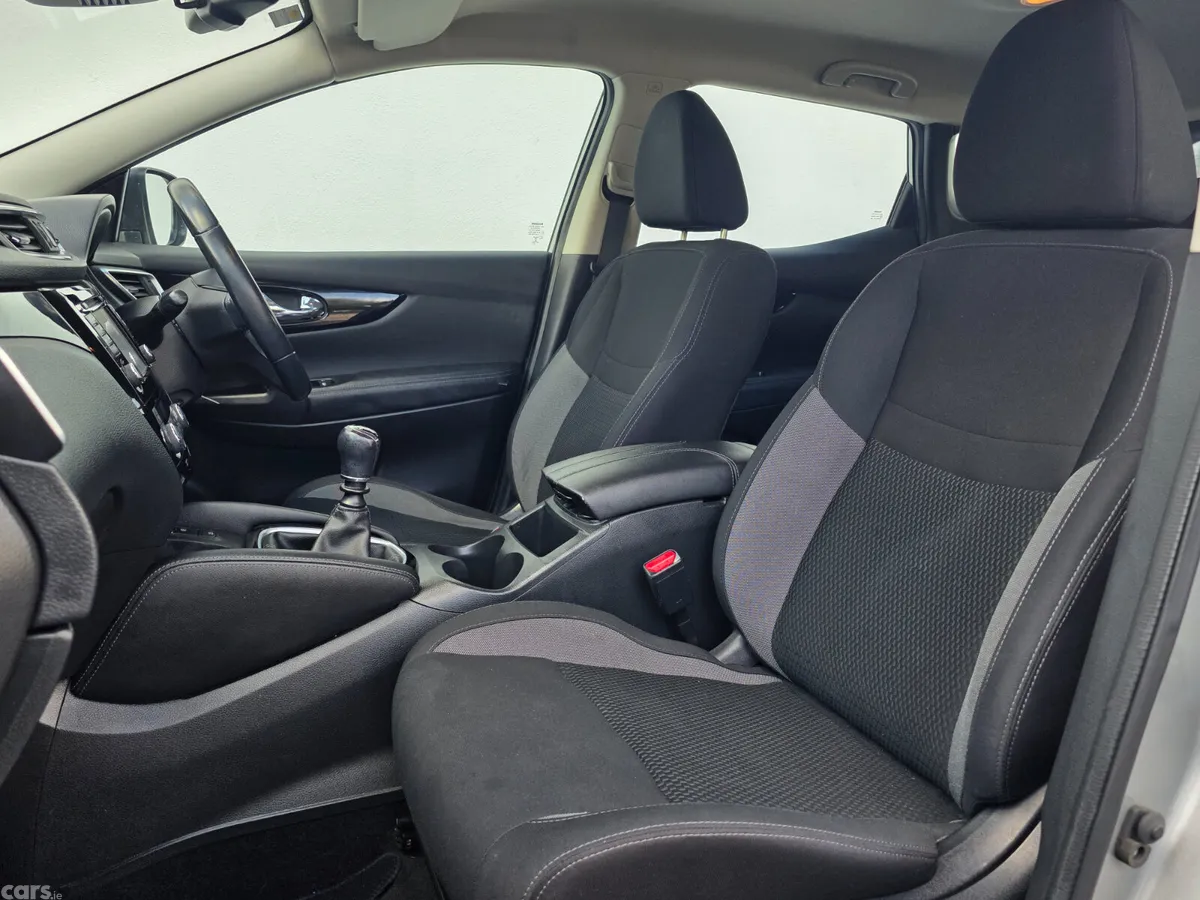Nissan Qashqai Hatchback, Diesel, 2018, Silver