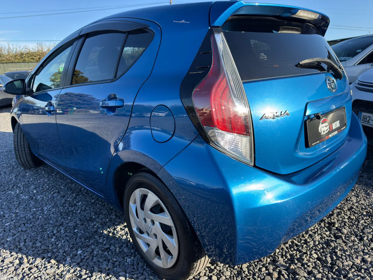 Toyota Aqua Hatchback, Petrol Hybrid, 2015, Blue