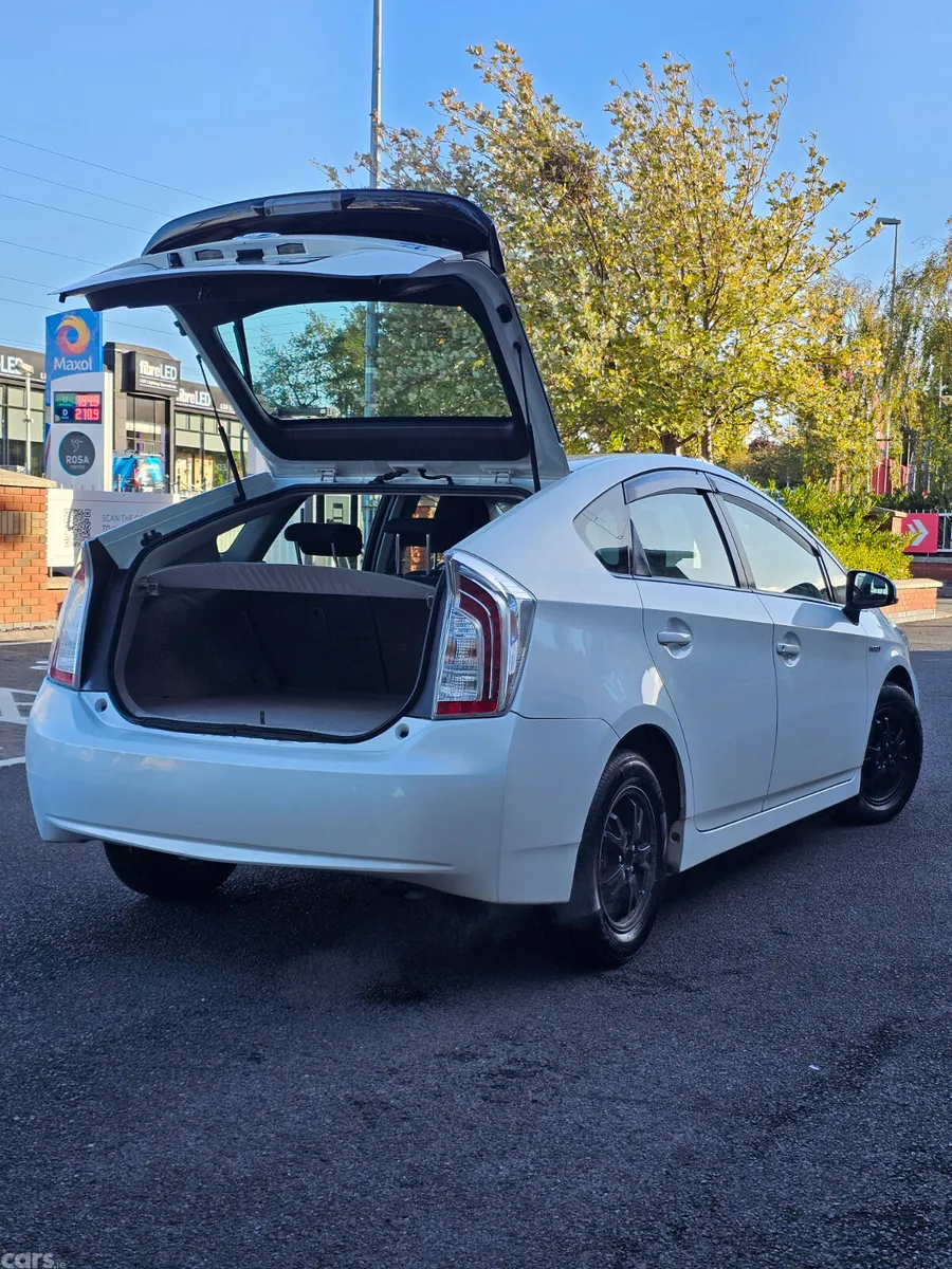 Toyota Prius Hatchback, Petrol Hybrid, 2015, White