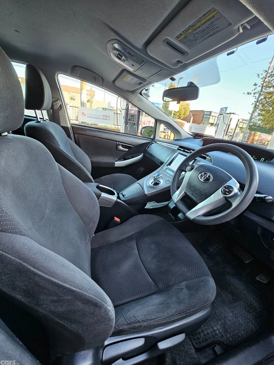 Toyota Prius Hatchback, Petrol Hybrid, 2015, White