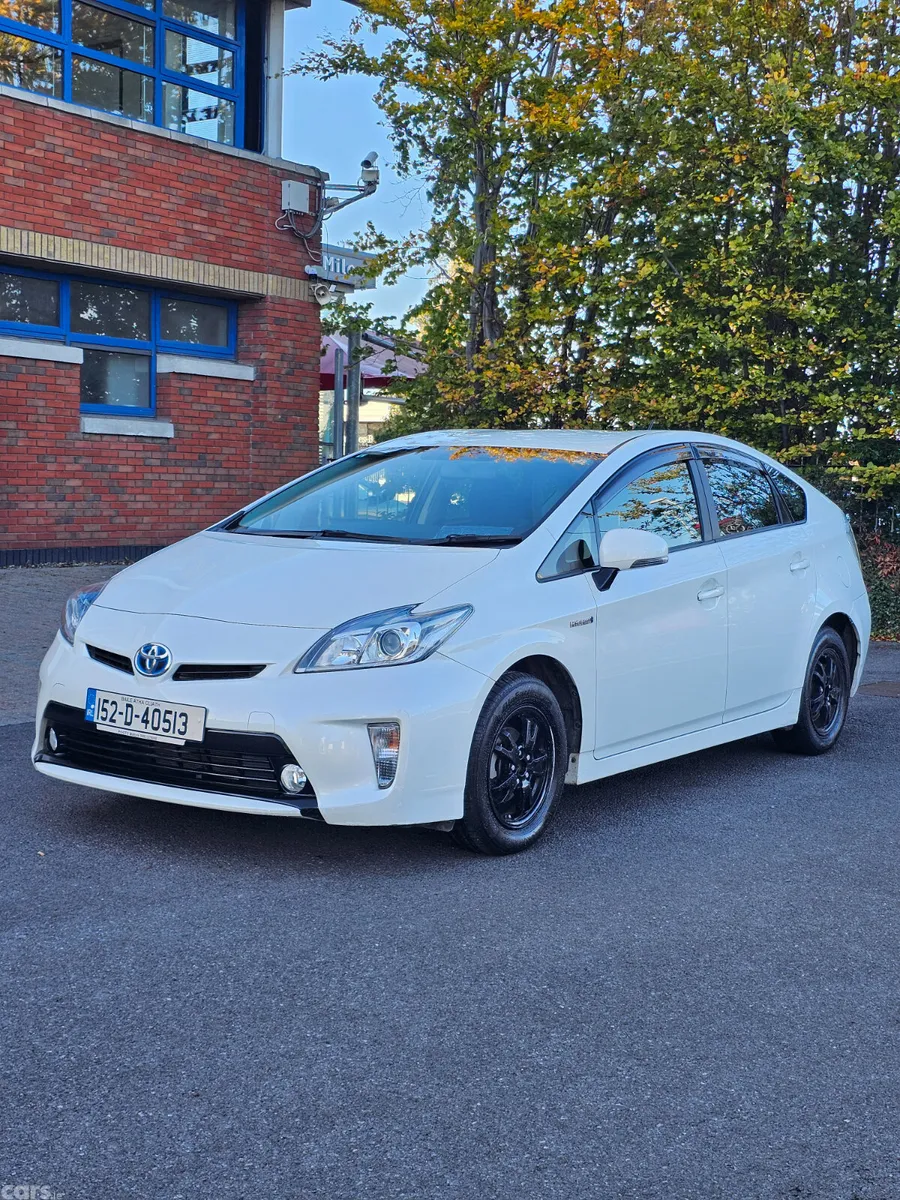 Toyota Prius Hatchback, Petrol Hybrid, 2015, White