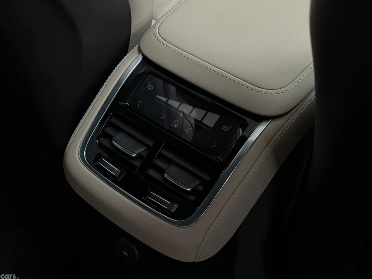 Volvo XC90 SUV, Petrol Plug-in Hybrid, 2025, Blue