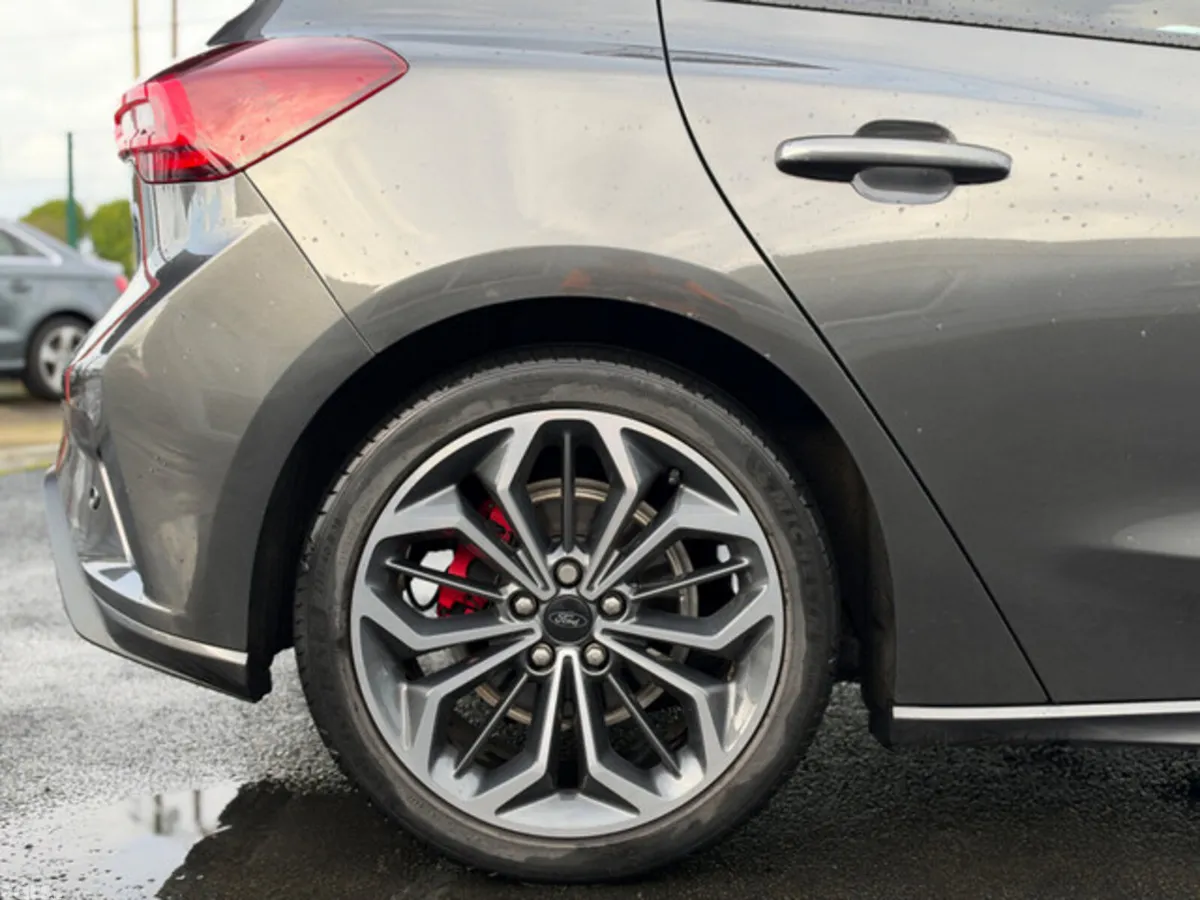 Ford Focus Hatchback, Diesel, 2022, Grey