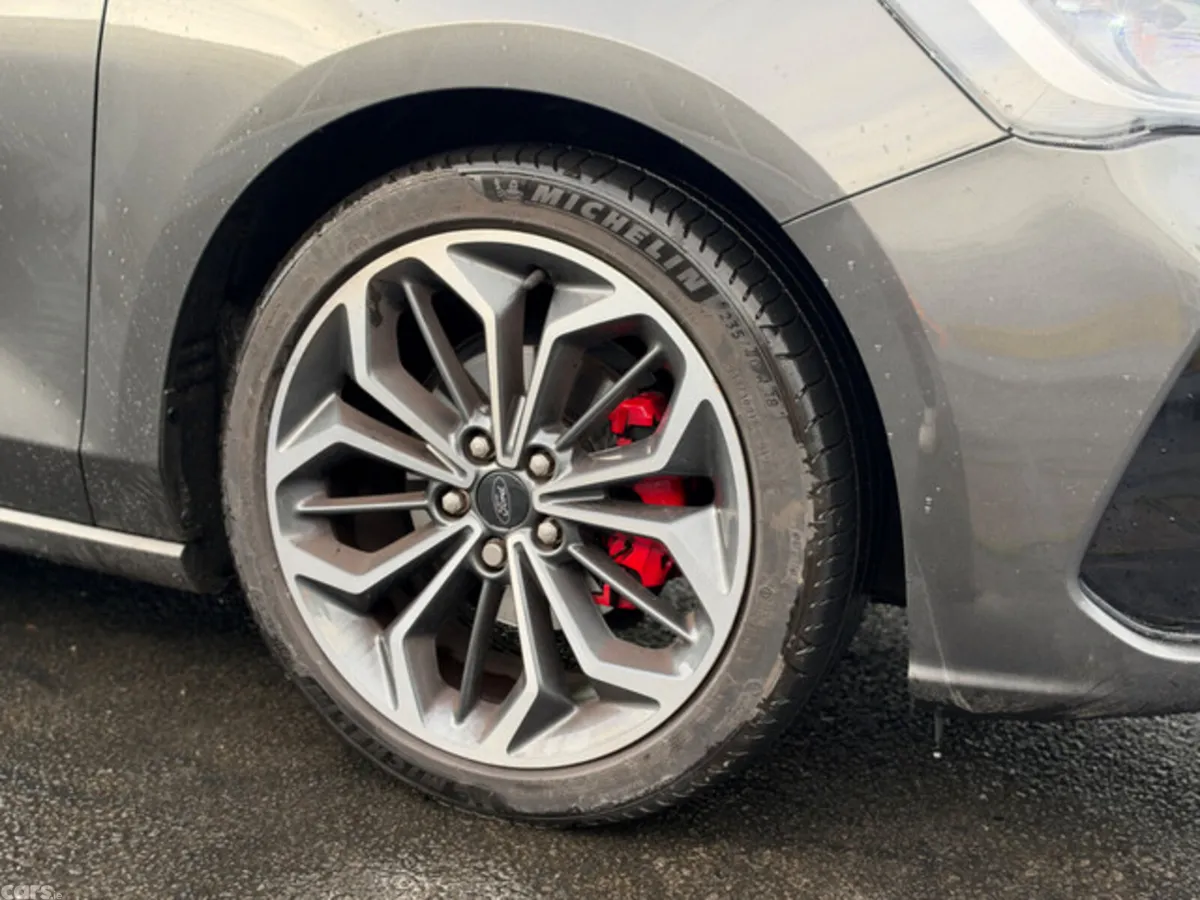 Ford Focus Hatchback, Diesel, 2022, Grey