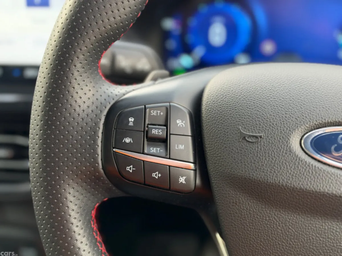 Ford Focus Hatchback, Diesel, 2022, Grey